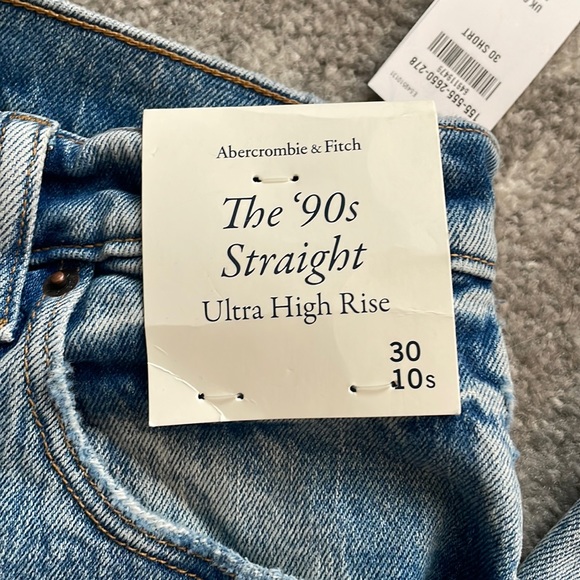 Abercrombie Ultra High Rise 90s Straight Jean - Picture 4 of 7